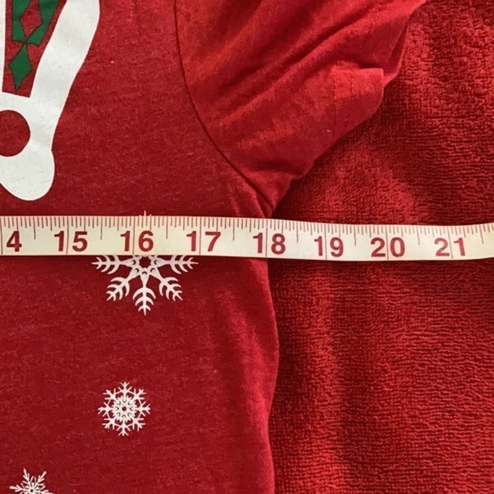 Women’s Elf “OMG! SANTA!” Festive Graphic Tee - Picture 7 of 8